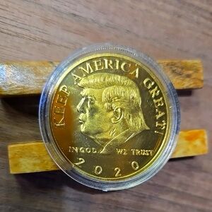 Gold Commemorative TRUMP Coin 2020